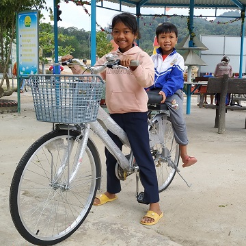 AEON VIETNAM supports for schools recovery in Quang Nam province.